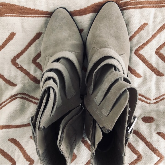 Tan suede buckle boots - Picture 3 of 3